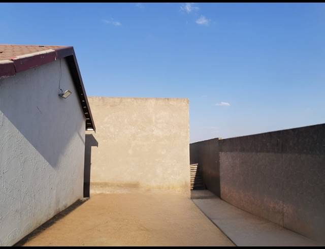 2 BEDROOM HOUSE FOR SALE IN LAKESIDE